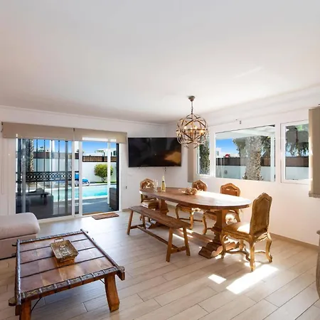 Вилла Leona Carmen By *