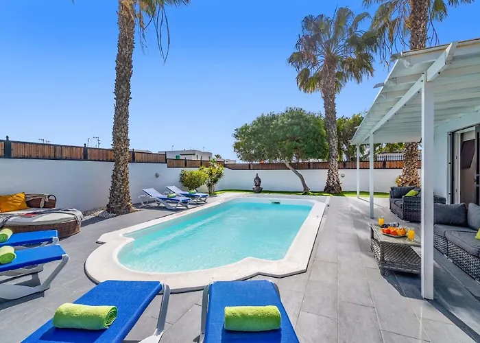 Leona Carmen By * Puerto del Carmen (Lanzarote)