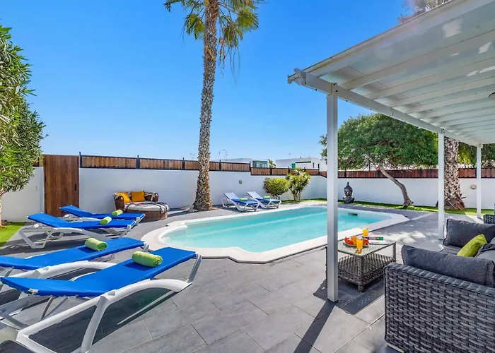 Leona Carmen By Villa Puerto del Carmen (Lanzarote)