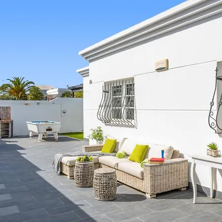 Leona Carmen By Puerto del Carmen (Lanzarote)