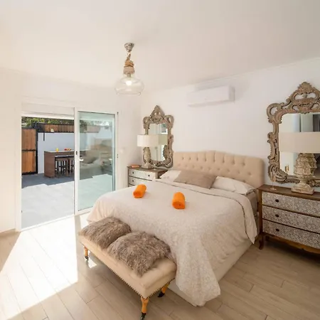 Leona Carmen By Villa